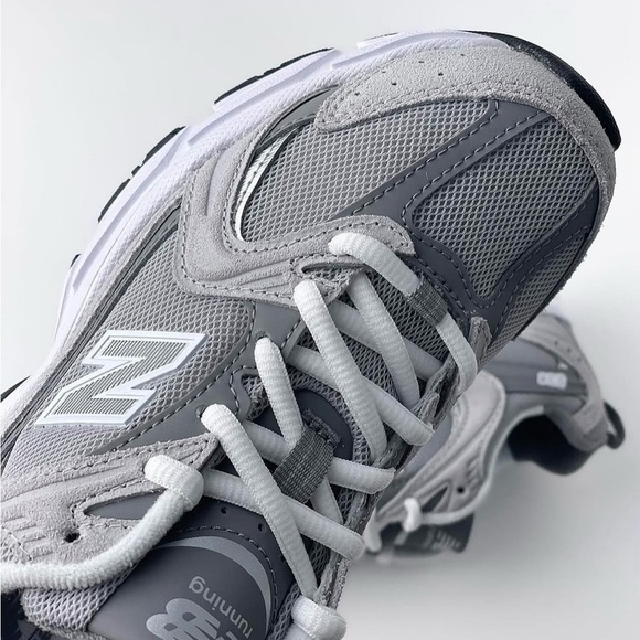 NEW BALANCE 530 IN RAINCLOUD WITH SHADOW GREY & SILVER METALLIC Sneakers size 8 - Picture 3 of 9